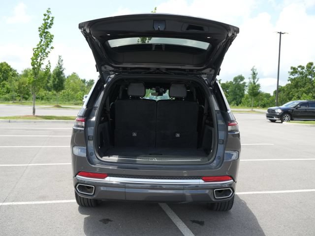 Used 2023 Jeep Grand Cherokee L Summit w/ Advanced Protech Group IV AWD/4WD image 18