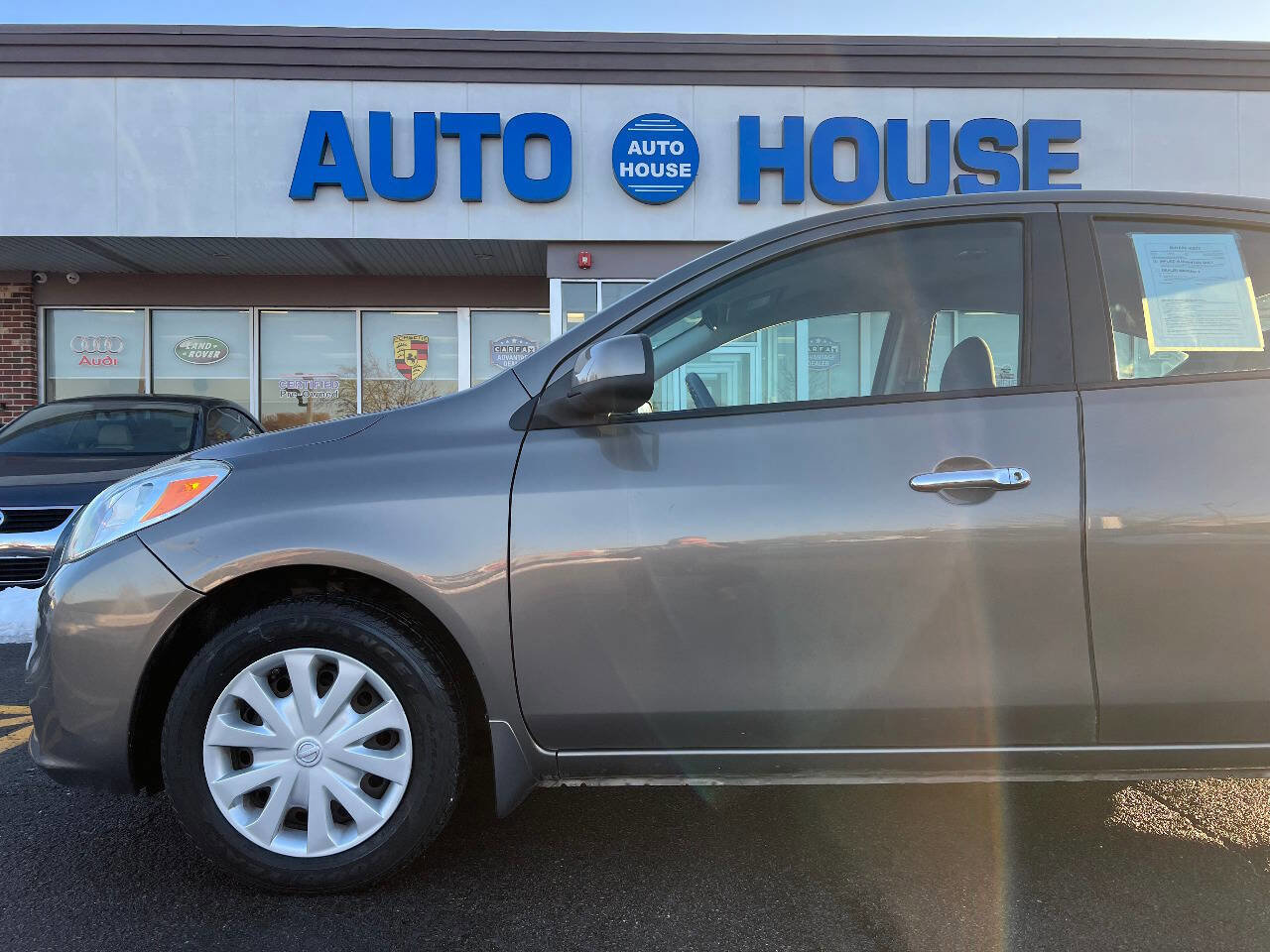 Used 2012 Nissan Versa SV image 32