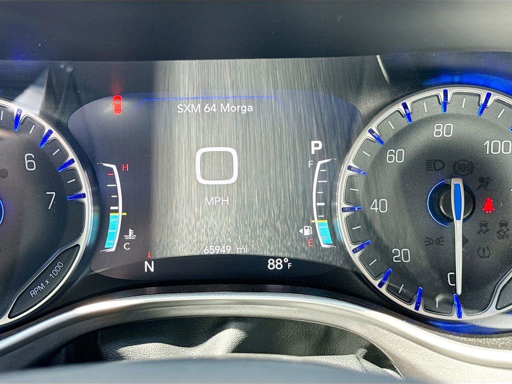 Used 2023 Chrysler Pacifica Touring-L FWD image 10