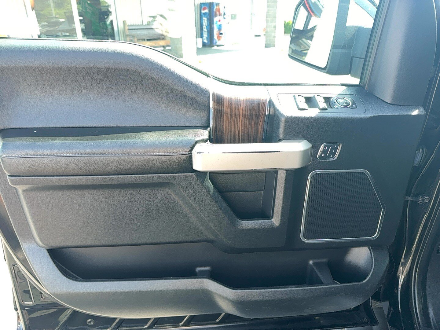 Used 2016 Ford F150 Lariat w/ Equipment Group 502A Luxury AWD/4WD image 18