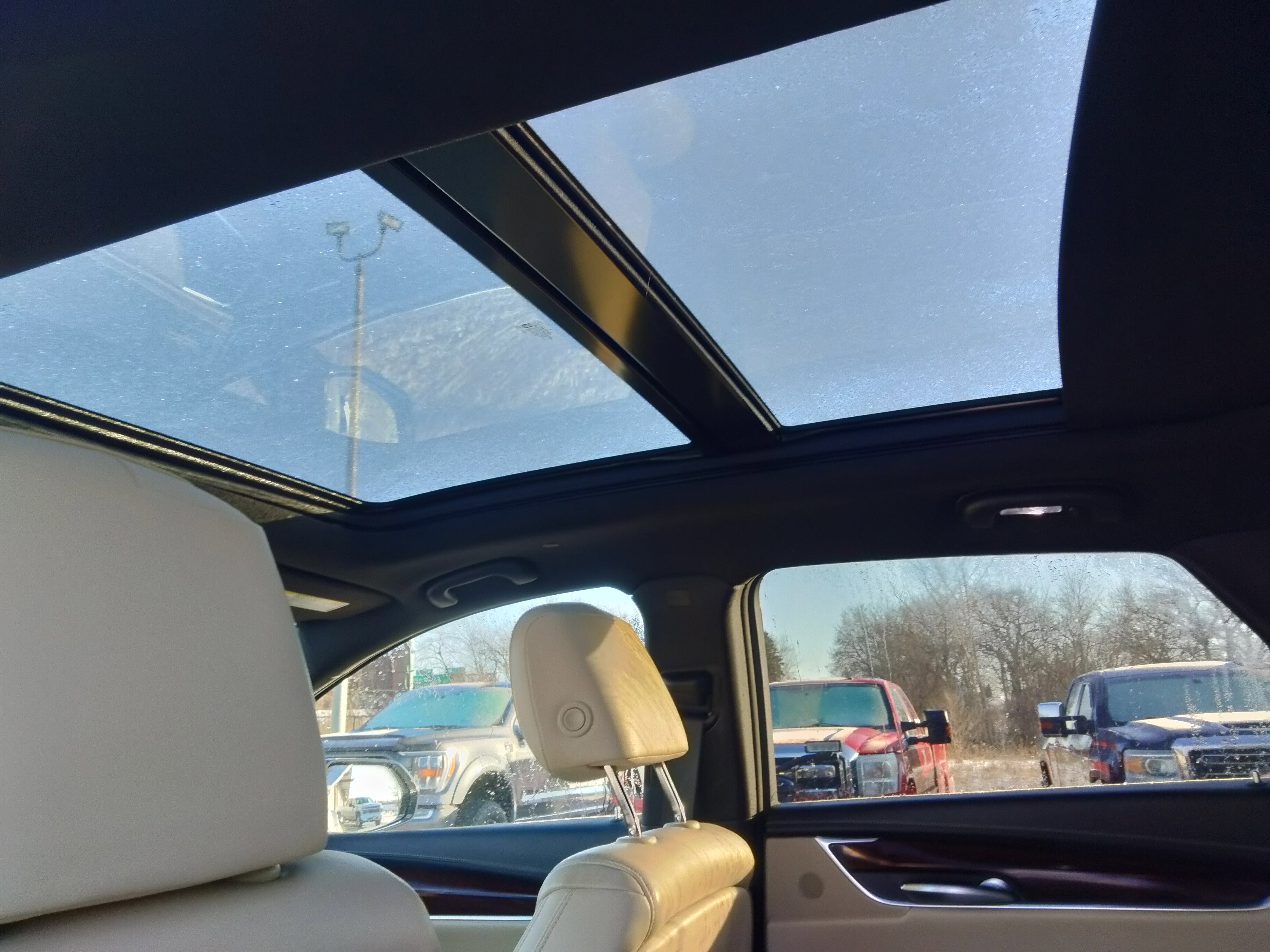 Used 2017 Cadillac XT5 Luxury w/ Driver Awareness Package image 15