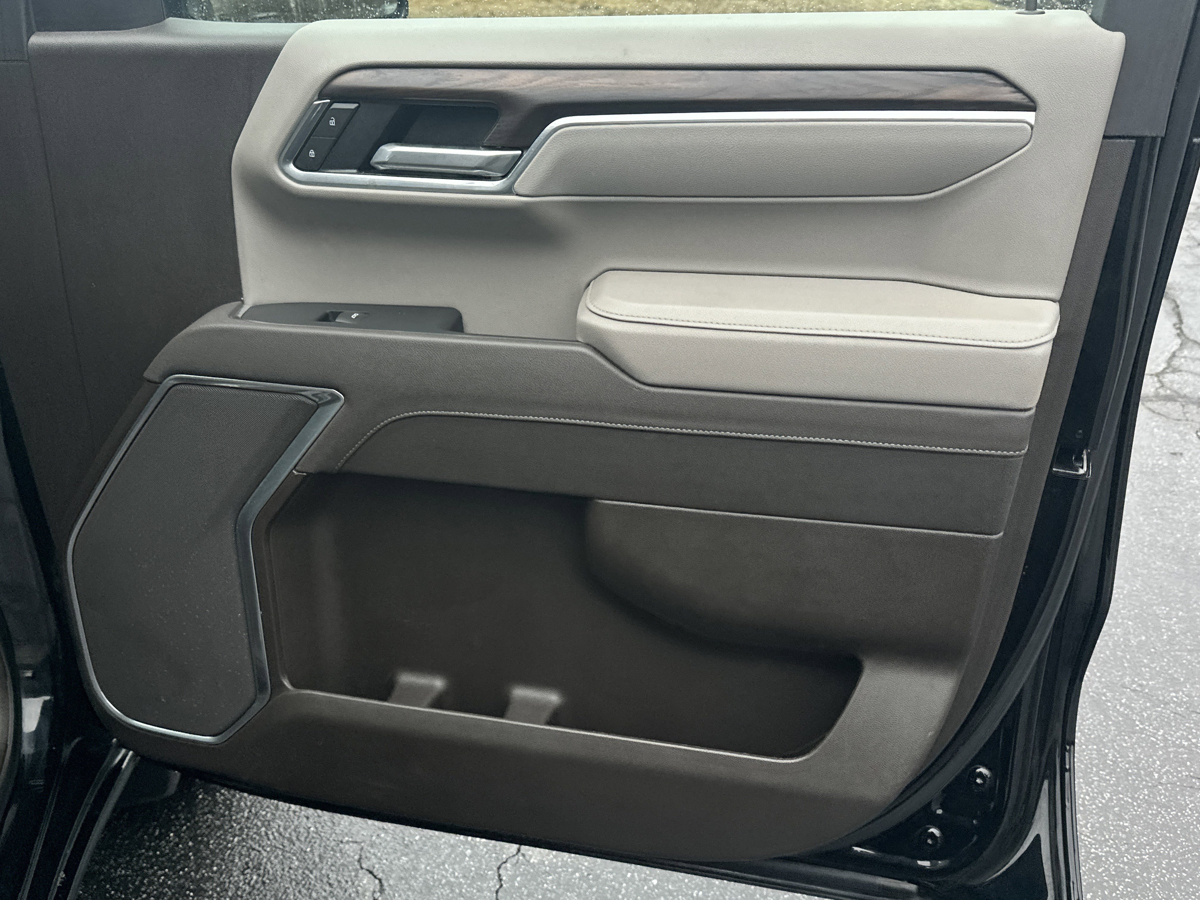 Certified 2025 GMC Sierra 1500 SLT image 16