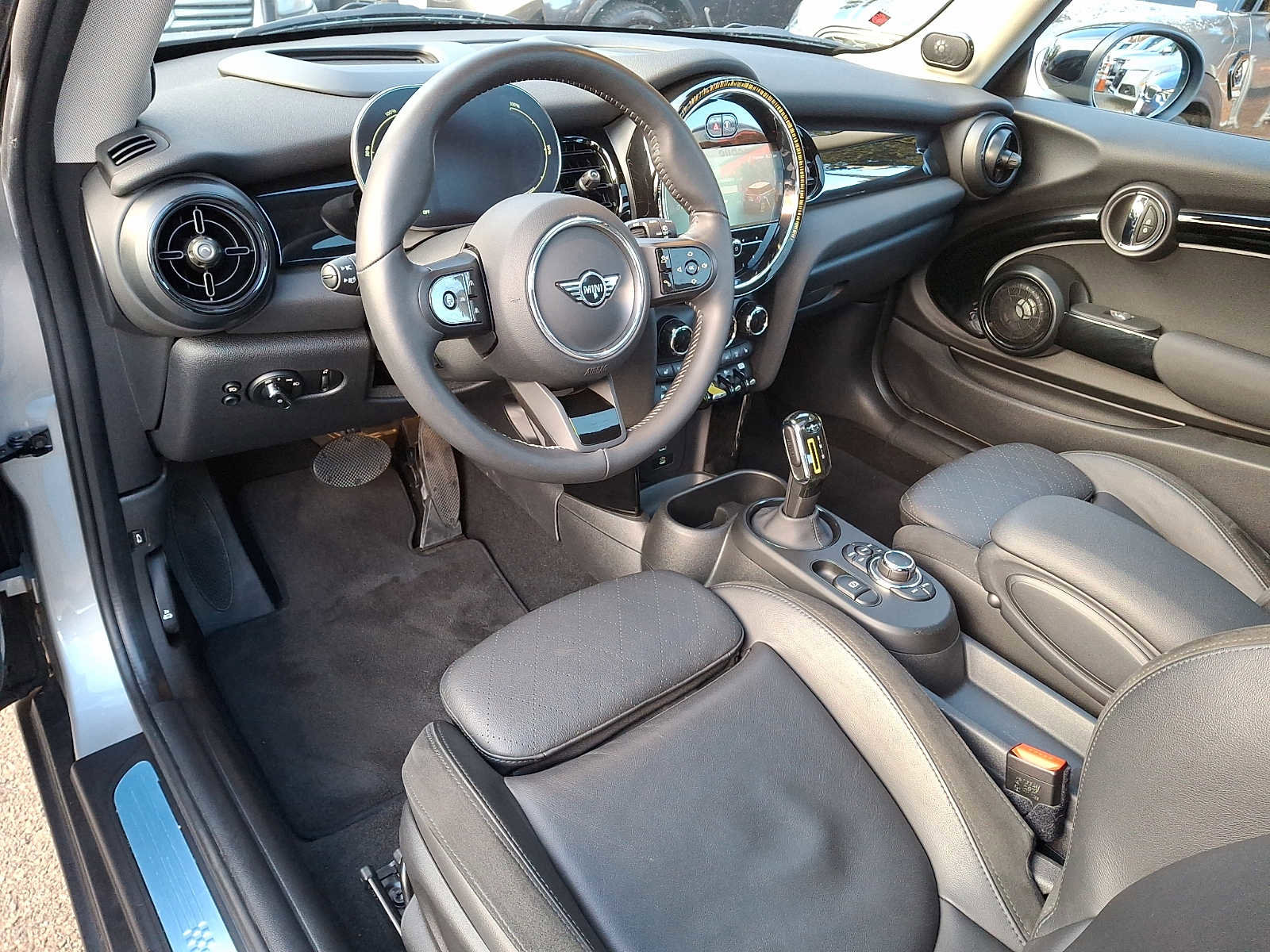 Certified 2024 MINI Cooper SE image 8