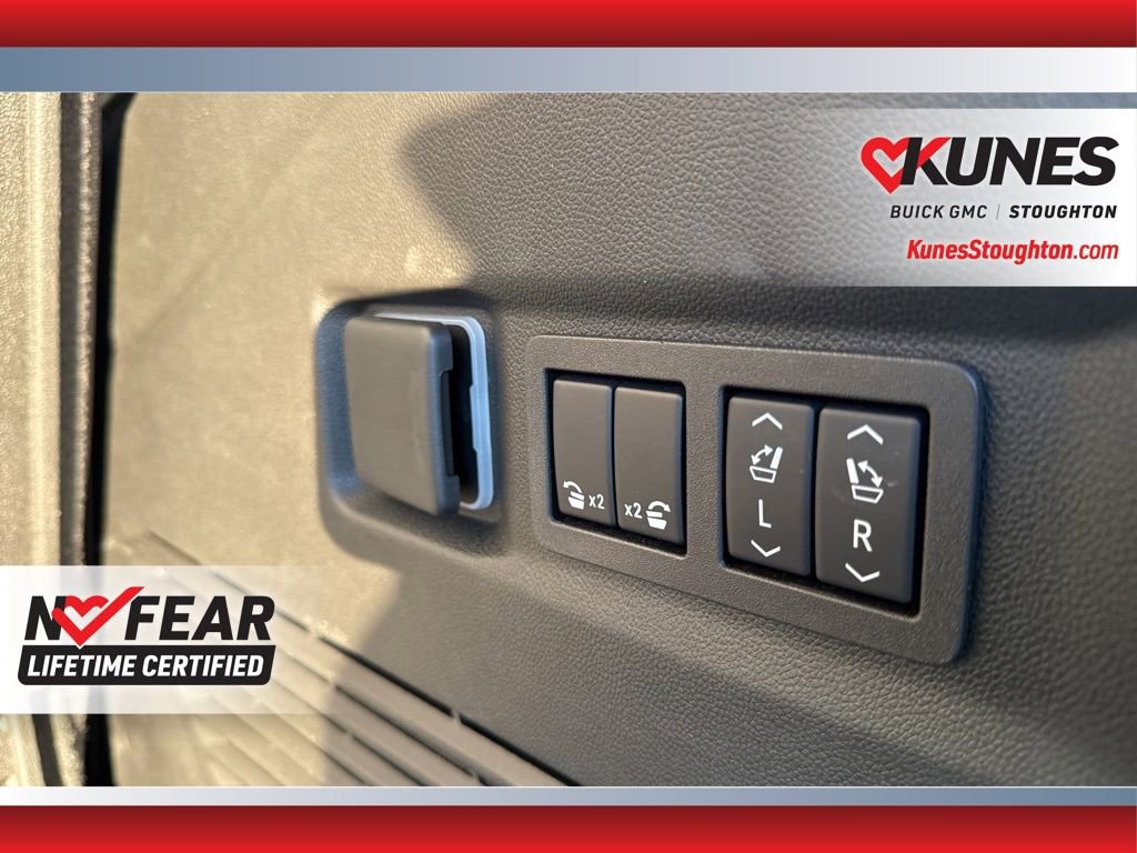 Used 2025 Chevrolet Tahoe RST image 44