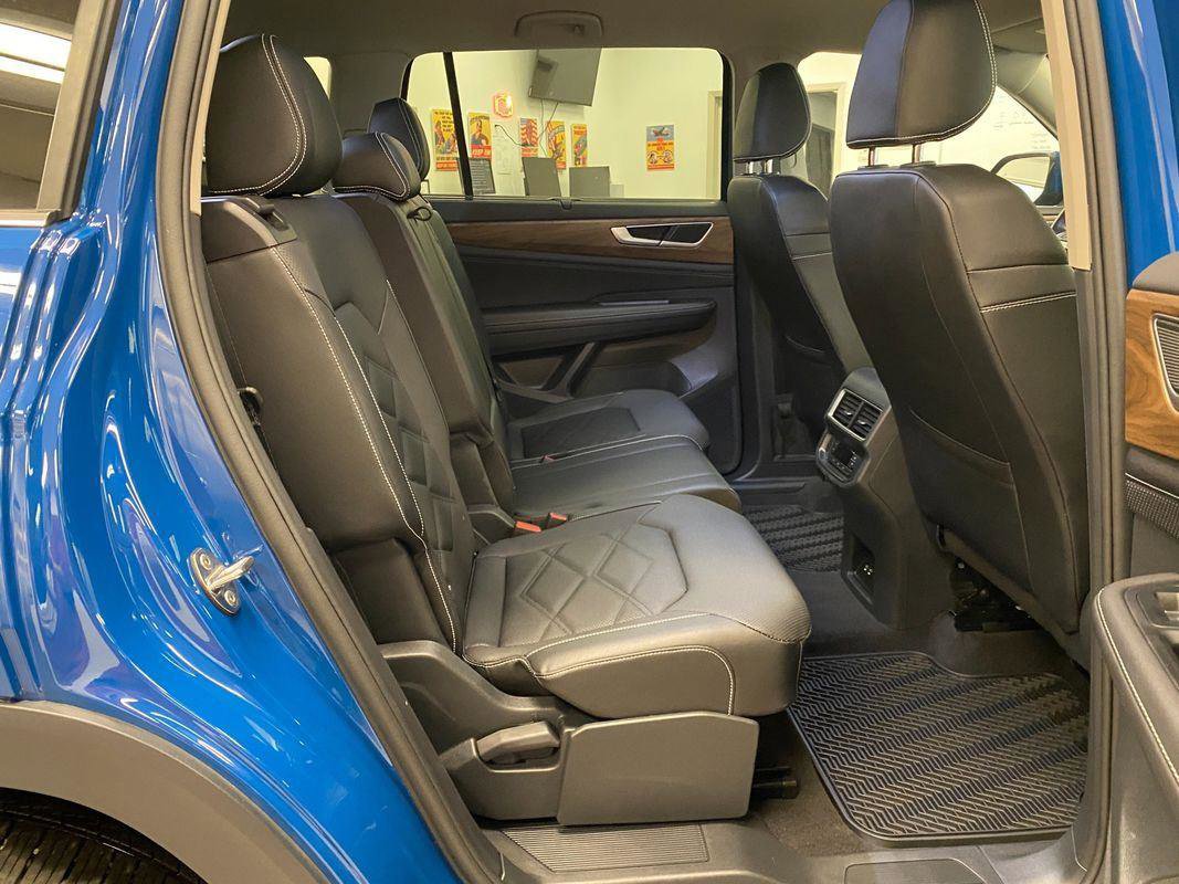 Used 2025 Volkswagen Atlas SE image 14