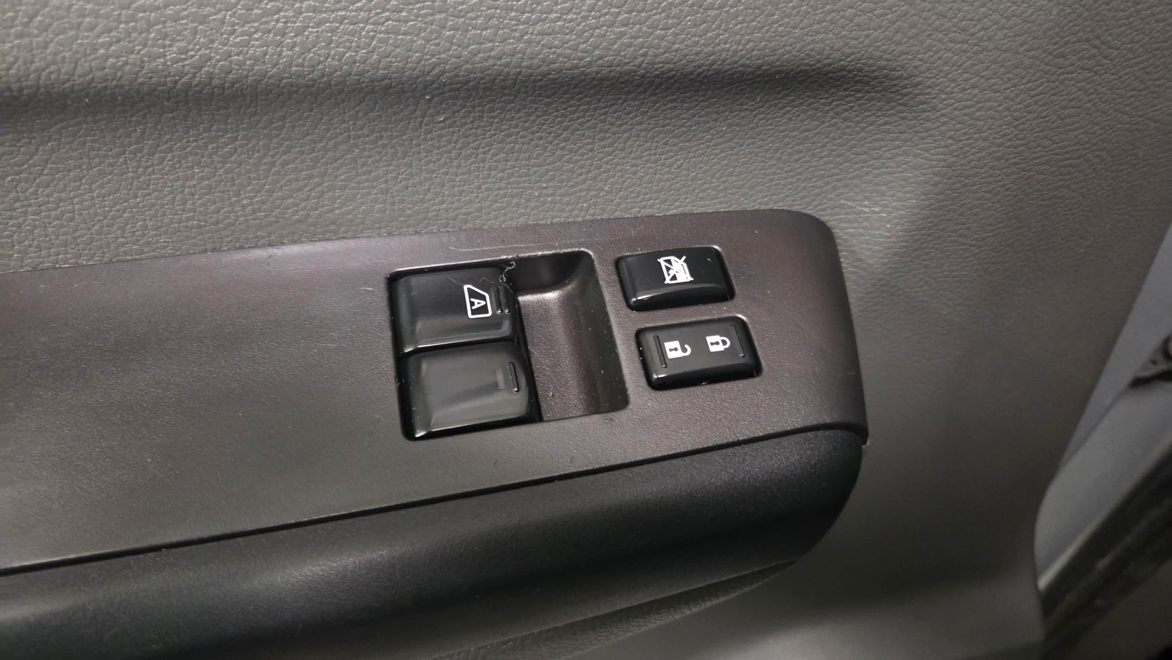 Used 2018 Nissan NV 2500 SV w/ Navigation Package image 15