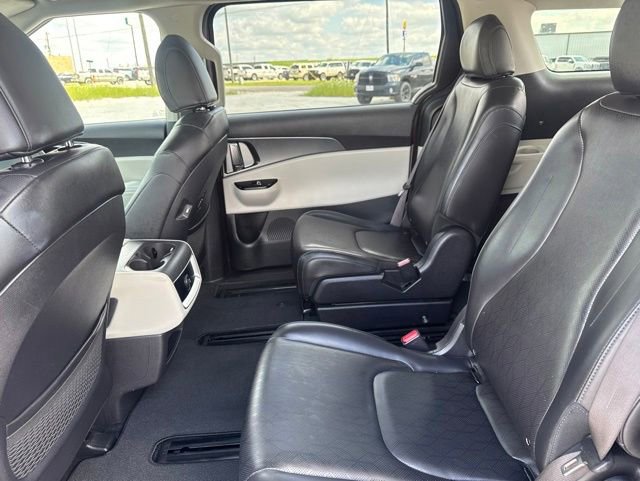 Used 2023 Kia Carnival LX FWD image 23