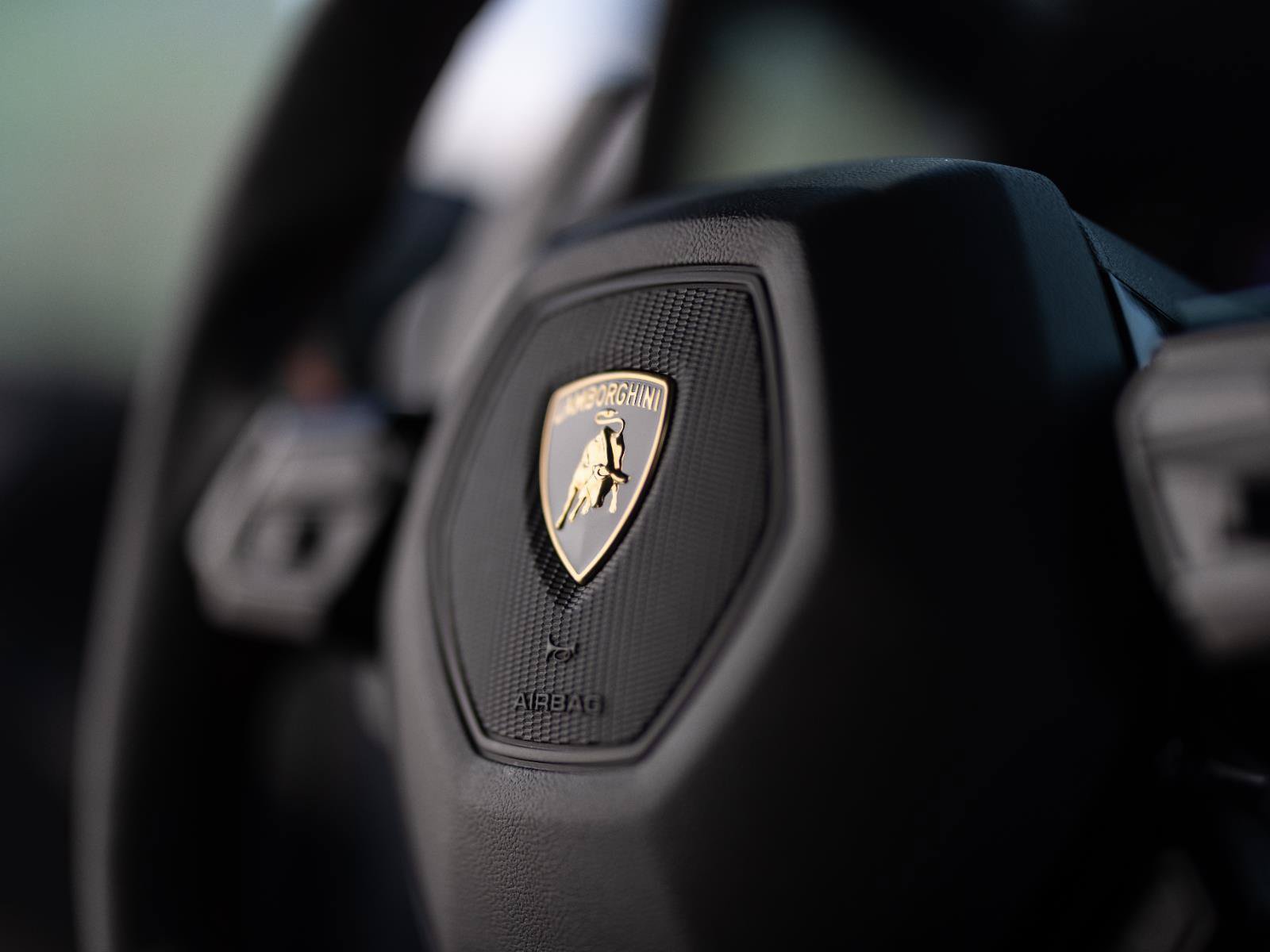 Used 2018 Lamborghini Huracan AWD/4WD image 45