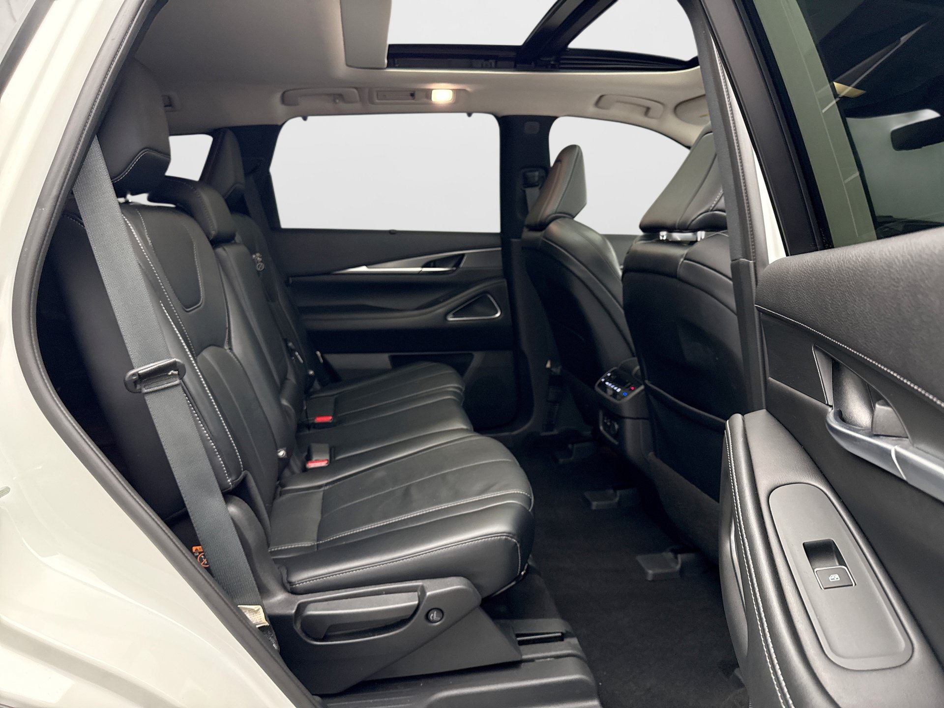 Used 2023 INFINITI QX60 Luxe w/ Performance Audio Package AWD/4WD image 10