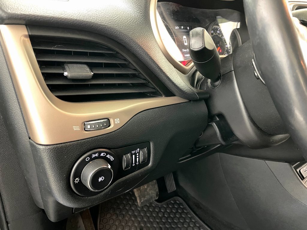 Used 2015 Jeep Cherokee Latitude w/ Cold Weather Group image 21