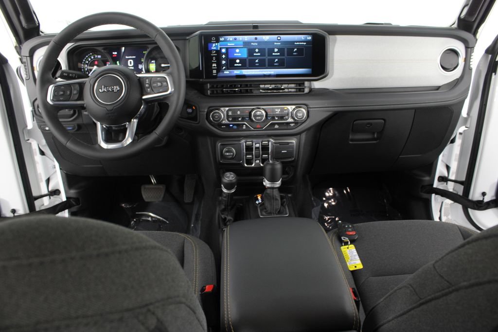 Used 2025 Jeep Wrangler Unlimited Sahara AWD/4WD image 9
