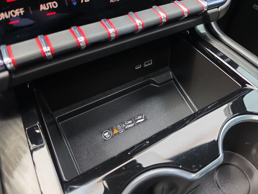 Certified 2025 GMC Yukon AT4 w/ AT4 Premium Plus Package AWD/4WD image 18