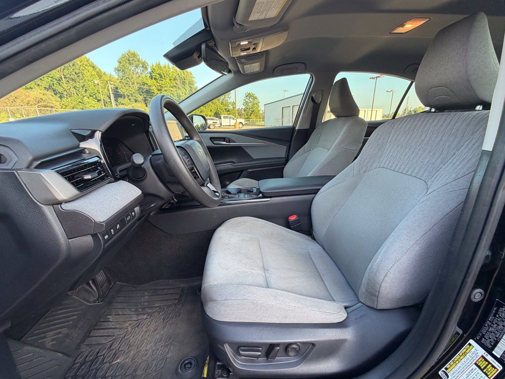 Used 2025 Toyota Camry LE FWD image 14