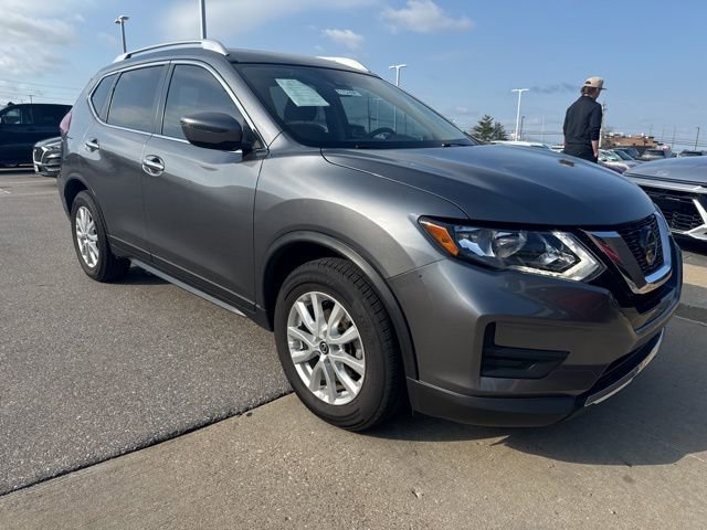 Used 2020 Nissan Rogue SV image 2