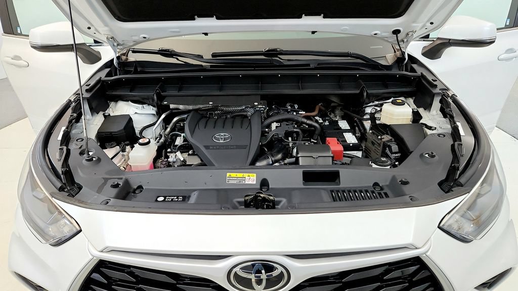 Used 2023 Toyota Highlander XLE AWD/4WD image 15