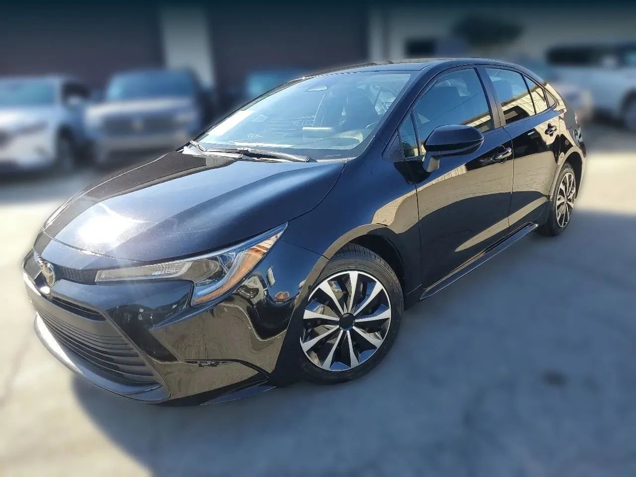 Used 2023 Toyota Corolla LE image 2