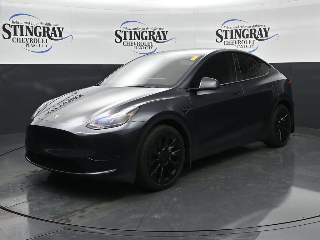 Used 2024 Tesla Model Y Long Range AWD/4WD image 3
