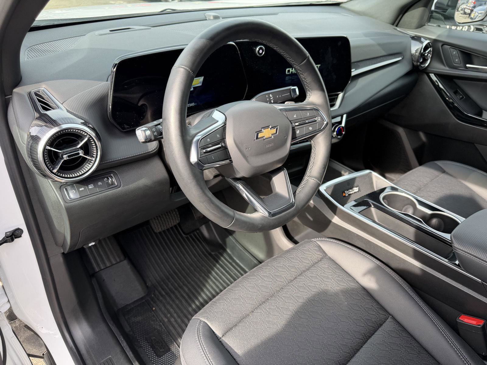 Used 2025 Chevrolet Equinox LT w/ Convenience Package II image 13