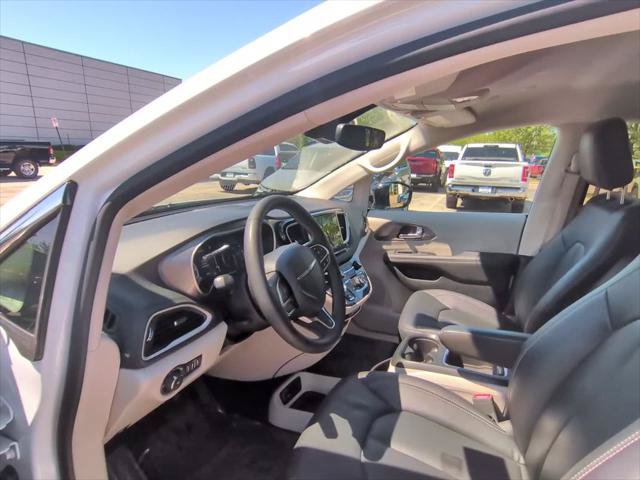 Certified 2024 Chrysler Pacifica Touring-L FWD image 23