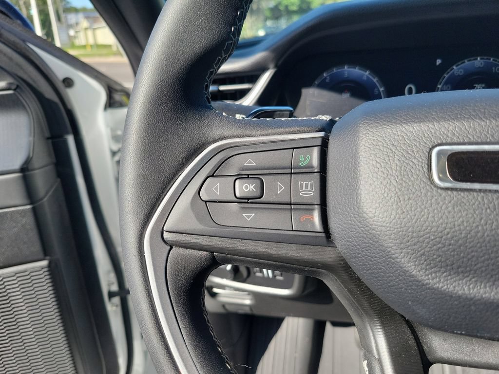 Used 2024 Jeep Grand Cherokee L Altitude AWD/4WD image 18