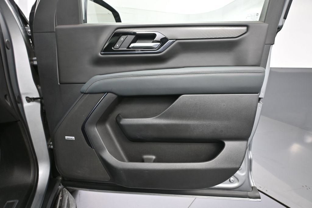 Used 2025 GMC Yukon AT4 AWD/4WD image 47