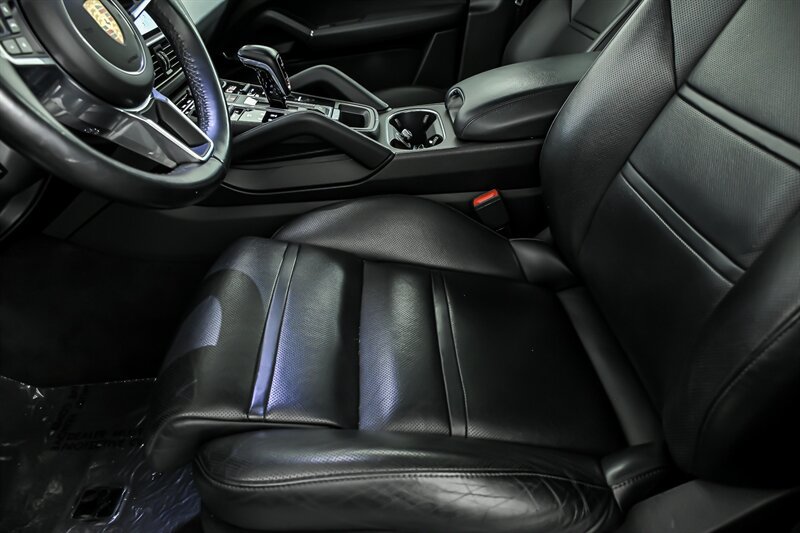 Used 2020 Porsche Cayenne AWD/4WD image 17