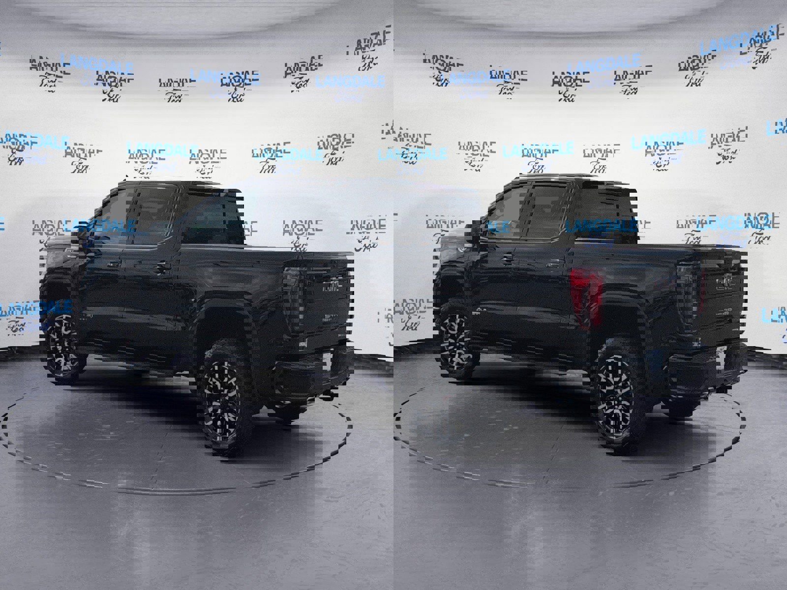 Used 2025 GMC Sierra 1500 AT4 w/ AT4 Premium Package image 9
