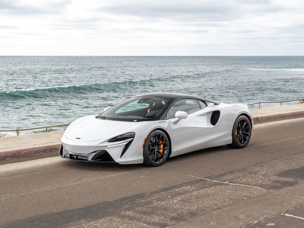 New 2026 McLaren Artura image 1