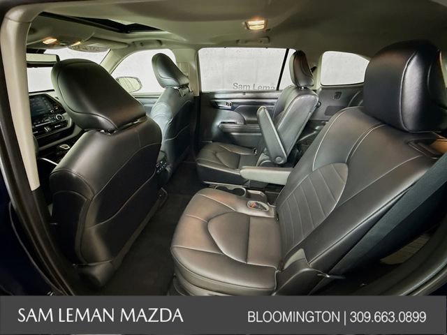 Used 2021 Toyota Highlander XLE AWD/4WD image 24