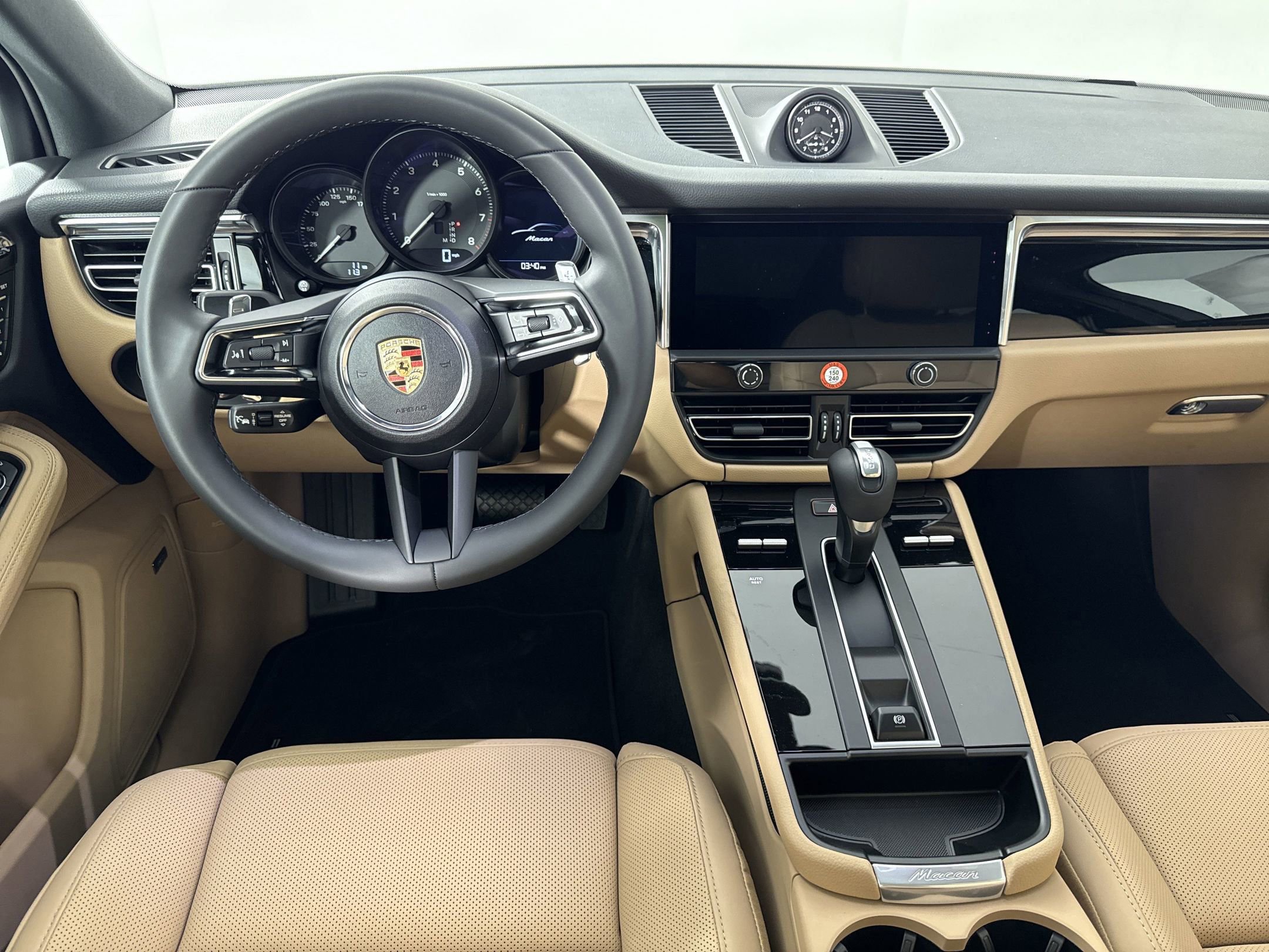 Certified 2025 Porsche Macan image 27