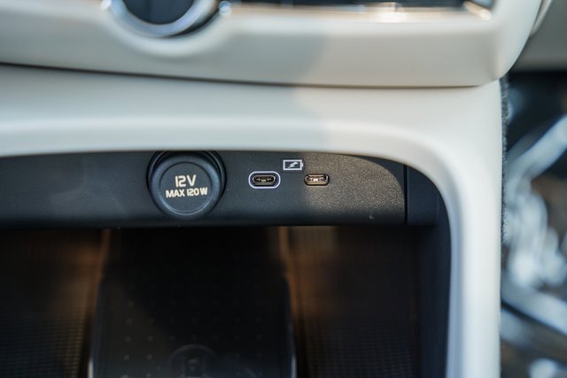 New 2026 Volvo XC40 B5 Ultra w/ Protection Package Premier image 25