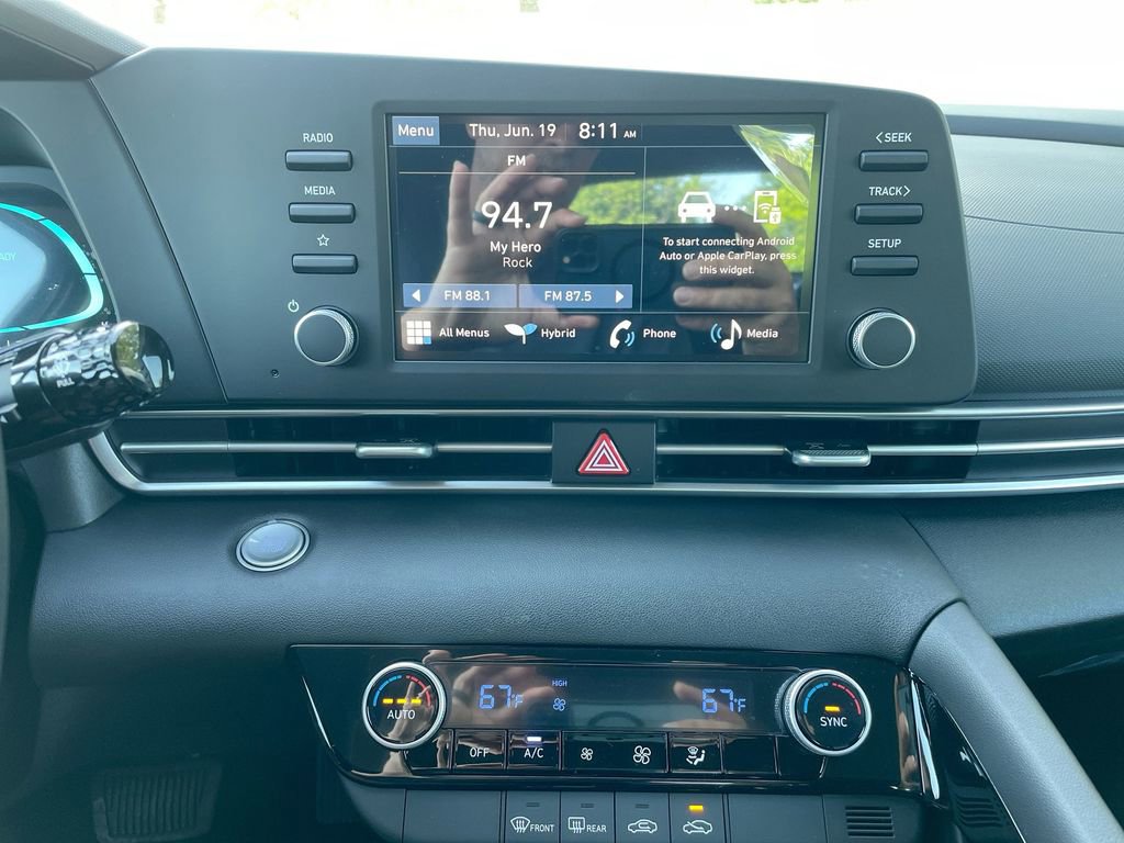 Used 2025 Hyundai Elantra Blue image 46