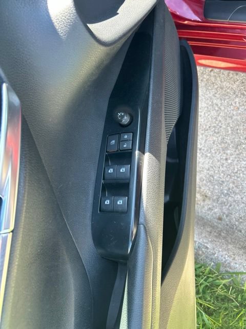 Used 2018 Toyota Camry LE FWD image 12