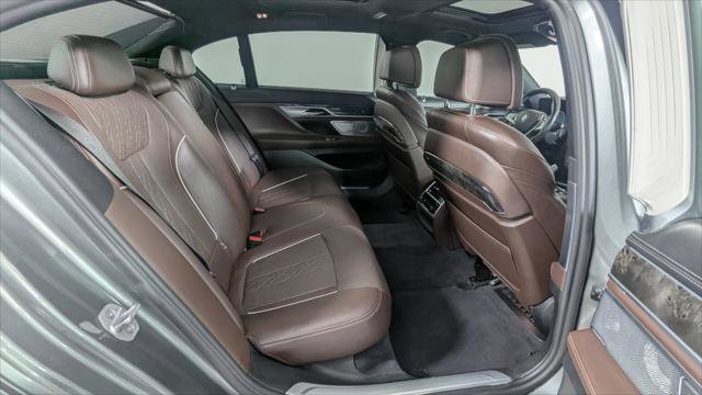 Used 2017 BMW 750i image 22