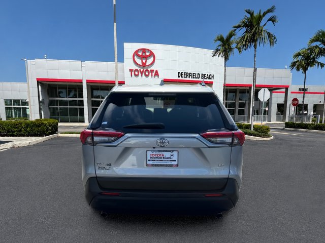 Used 2021 Toyota RAV4 LE FWD image 6