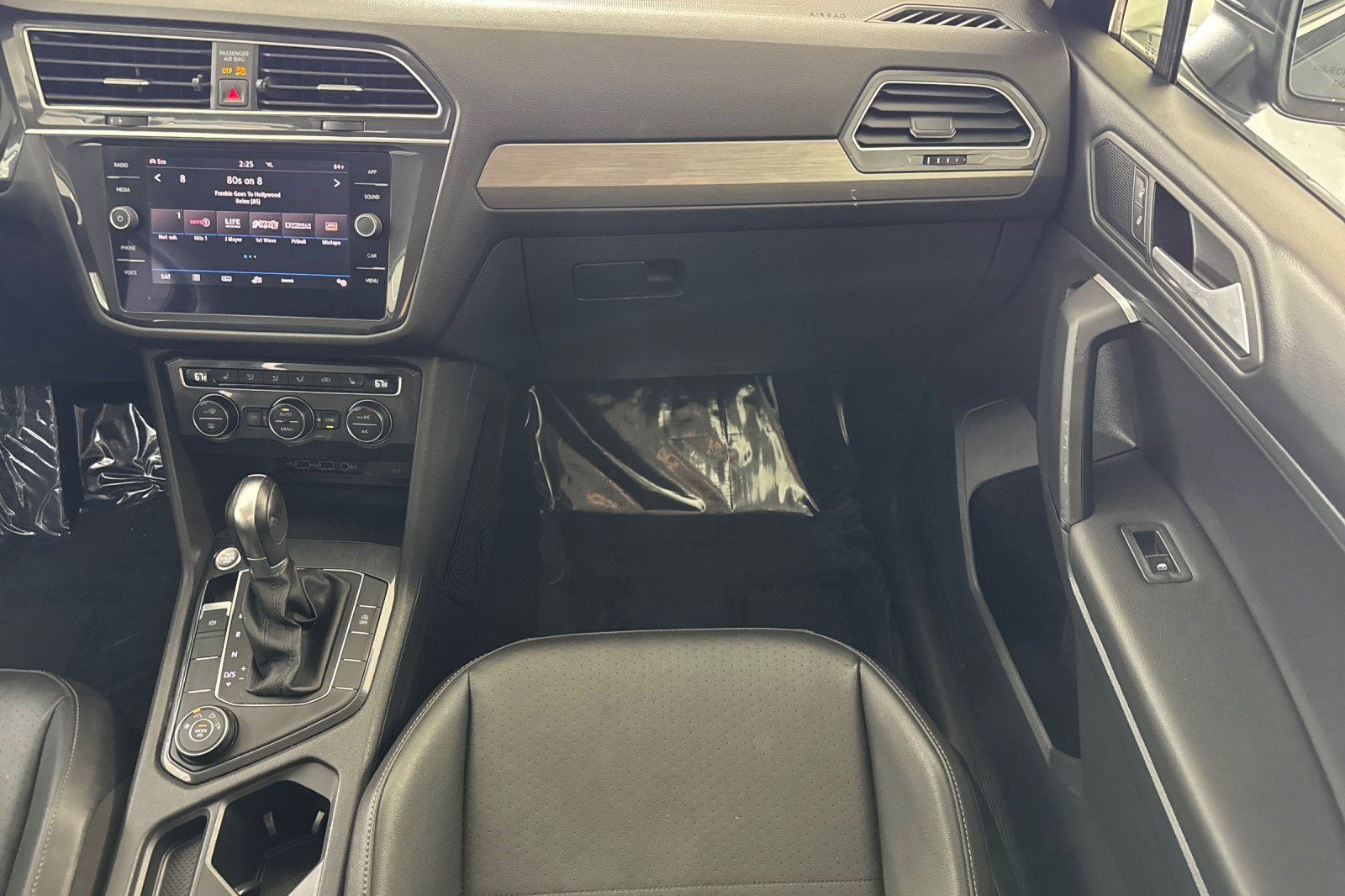 Used 2019 Volkswagen Tiguan SE AWD/4WD image 32