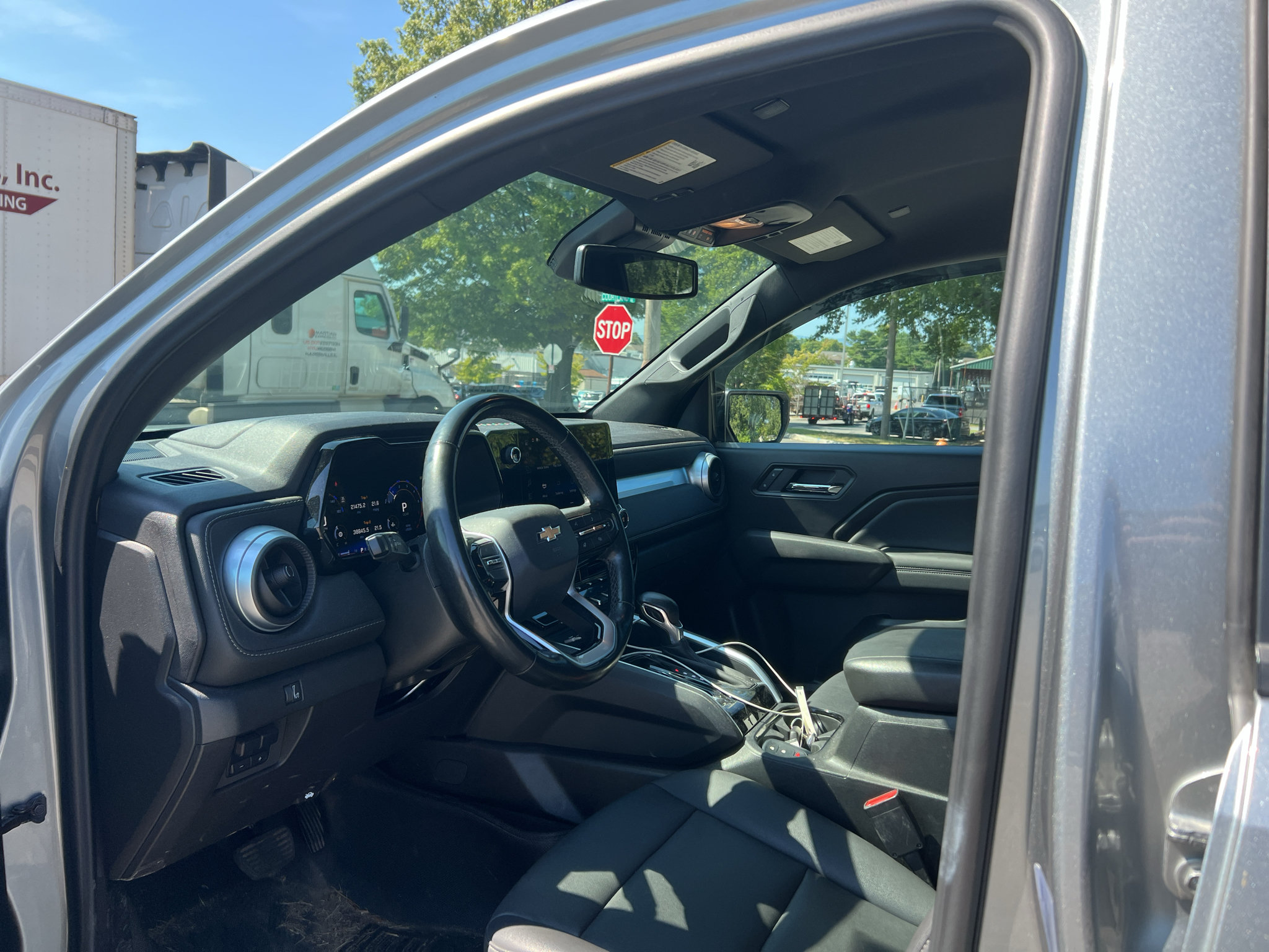 Used 2024 Chevrolet Colorado LT w/ LT Convenience Package III AWD/4WD image 9