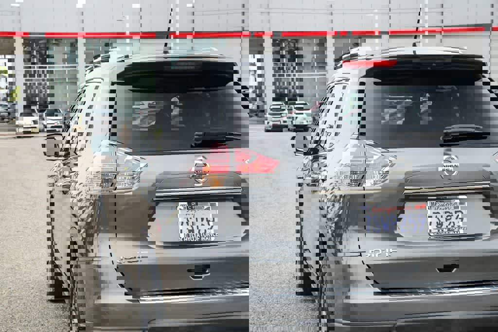 Used 2016 Nissan Rogue SL w/ SL Premium Package image 6