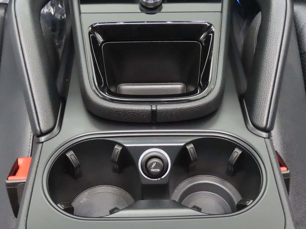 Certified 2025 Porsche Cayenne AWD/4WD image 30