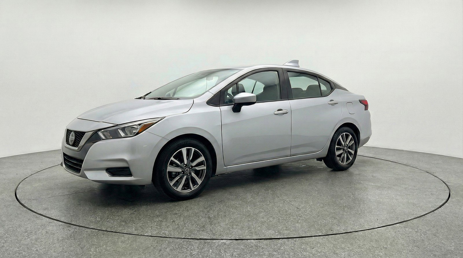 Used 2025 Nissan Versa SV image 3