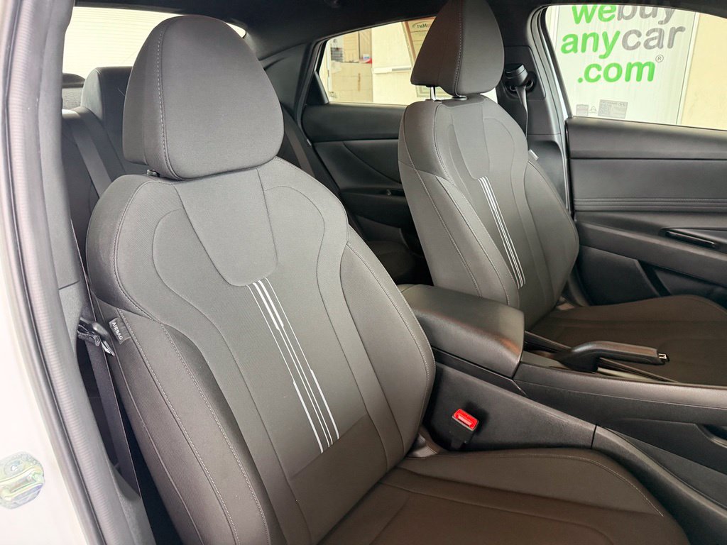Used 2025 Hyundai Elantra Sport FWD image 21