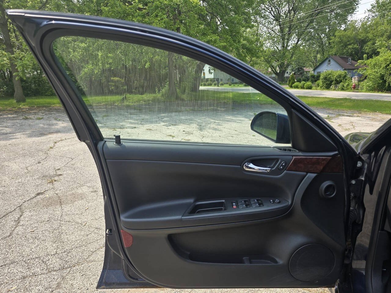 Used 2011 Chevrolet Impala LT FWD image 16