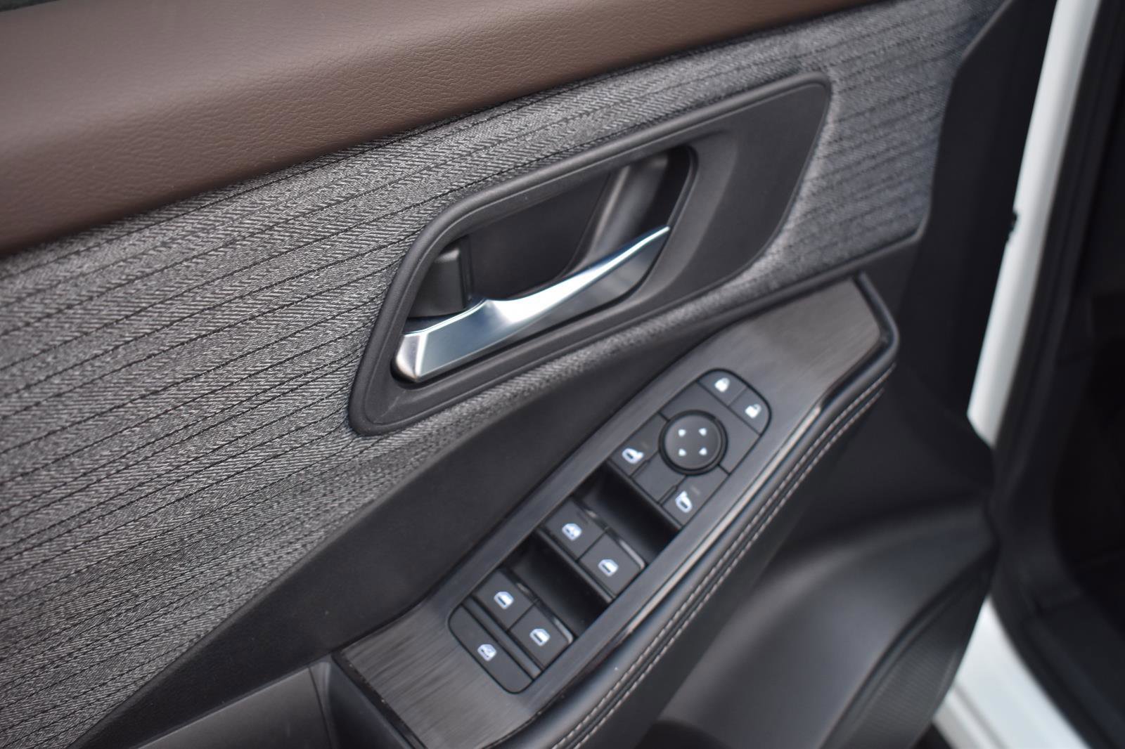 Used 2023 Nissan Rogue SV image 14