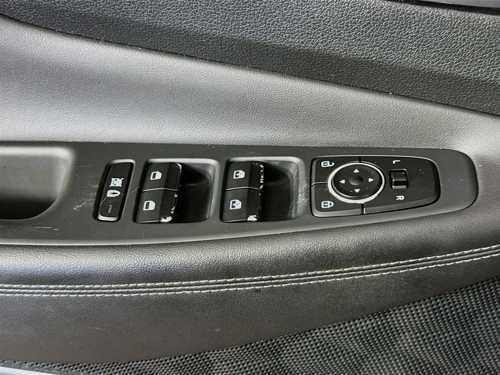 Used 2019 Hyundai Santa Fe Limited image 18