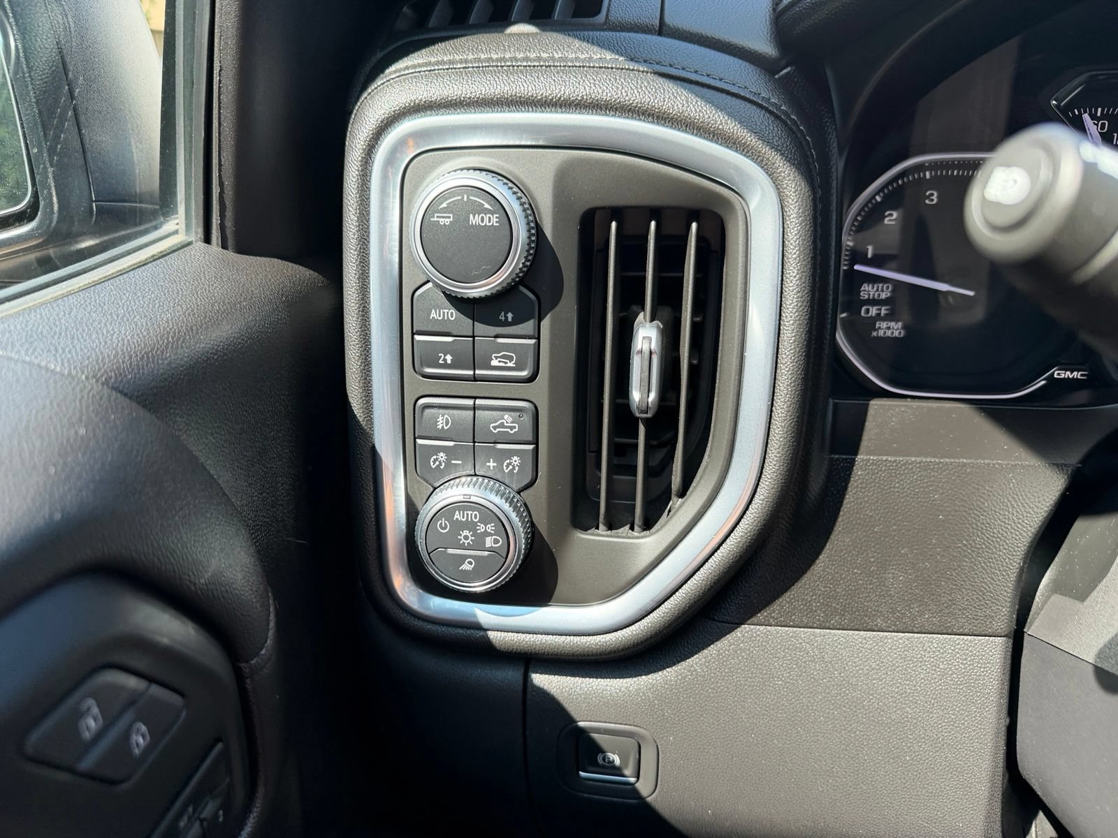Used 2021 GMC Sierra 1500 SLT w/ SLT Premium Plus Package AWD/4WD image 12