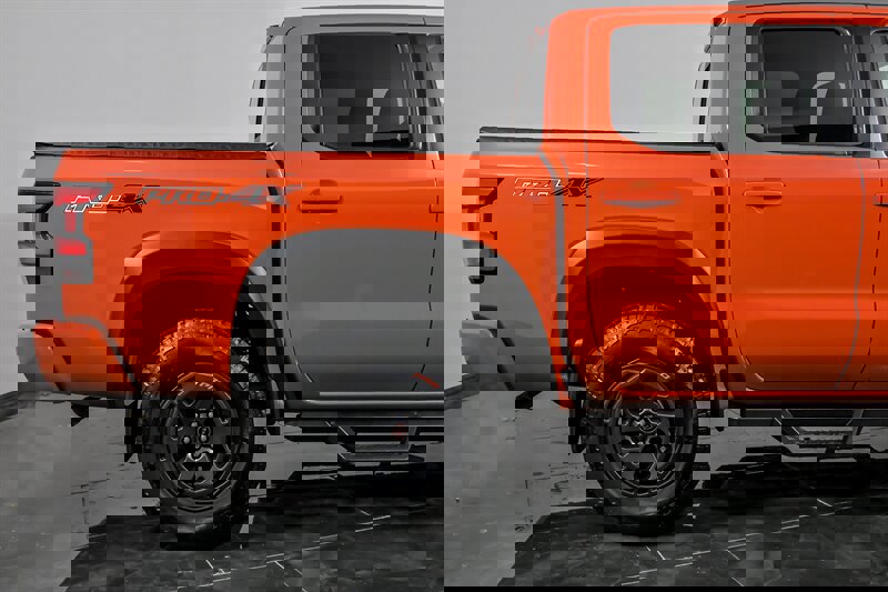 Used 2025 Nissan Frontier PRO-4X image 11