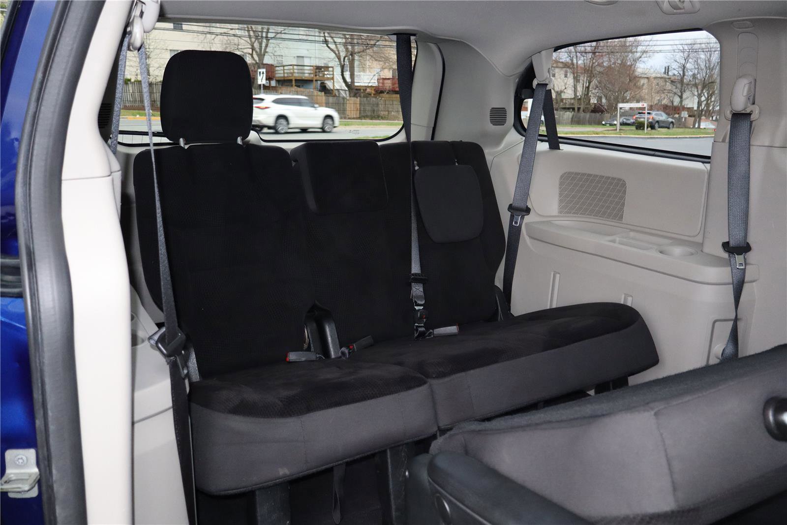 Used 2018 Dodge Grand Caravan SE w/ UConnect Hands-Free Group image 29