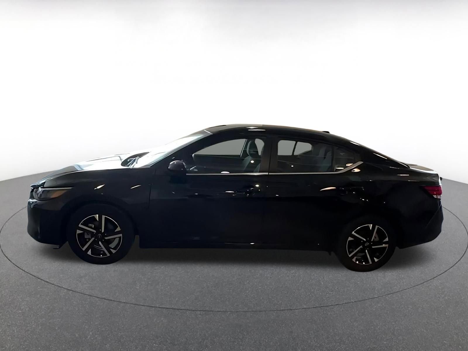 Used 2025 Nissan Sentra SV image 9