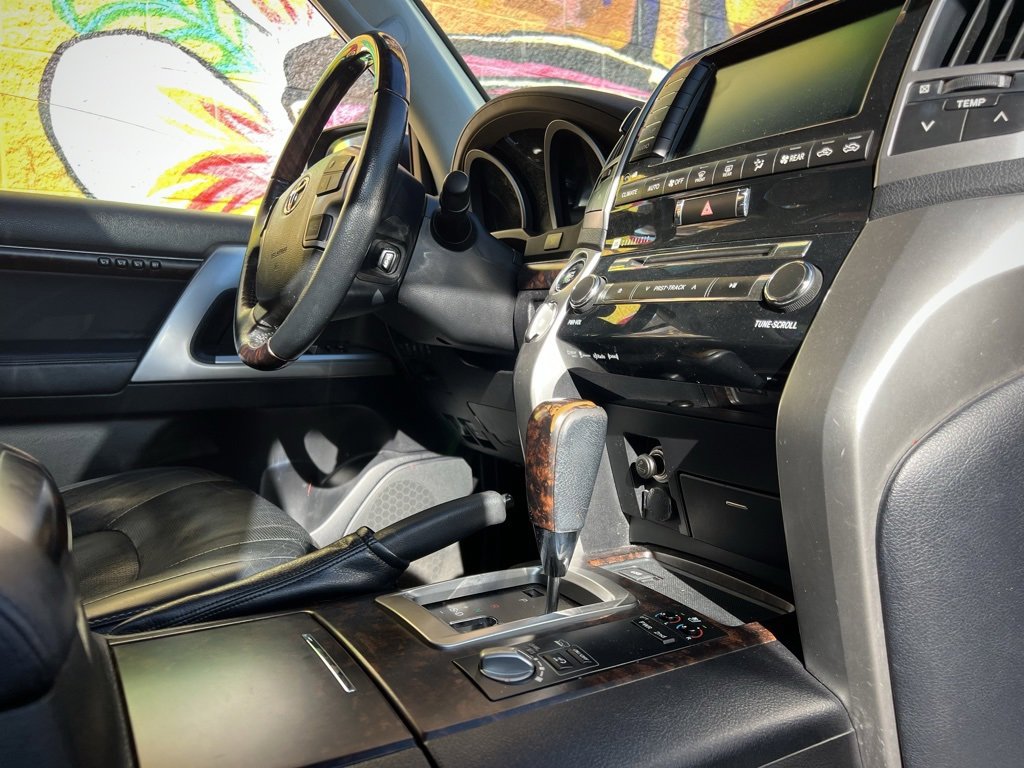 Used 2013 Toyota Land Cruiser image 39