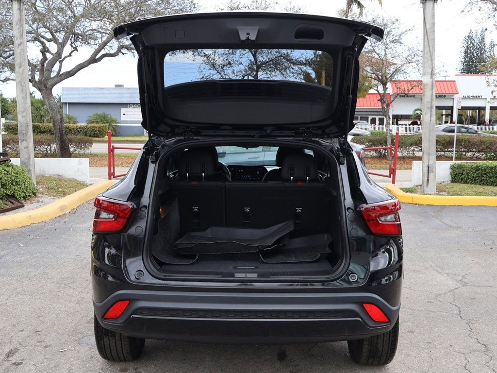 Used 2024 Chevrolet Trax RS w/ Sunroof Package image 21